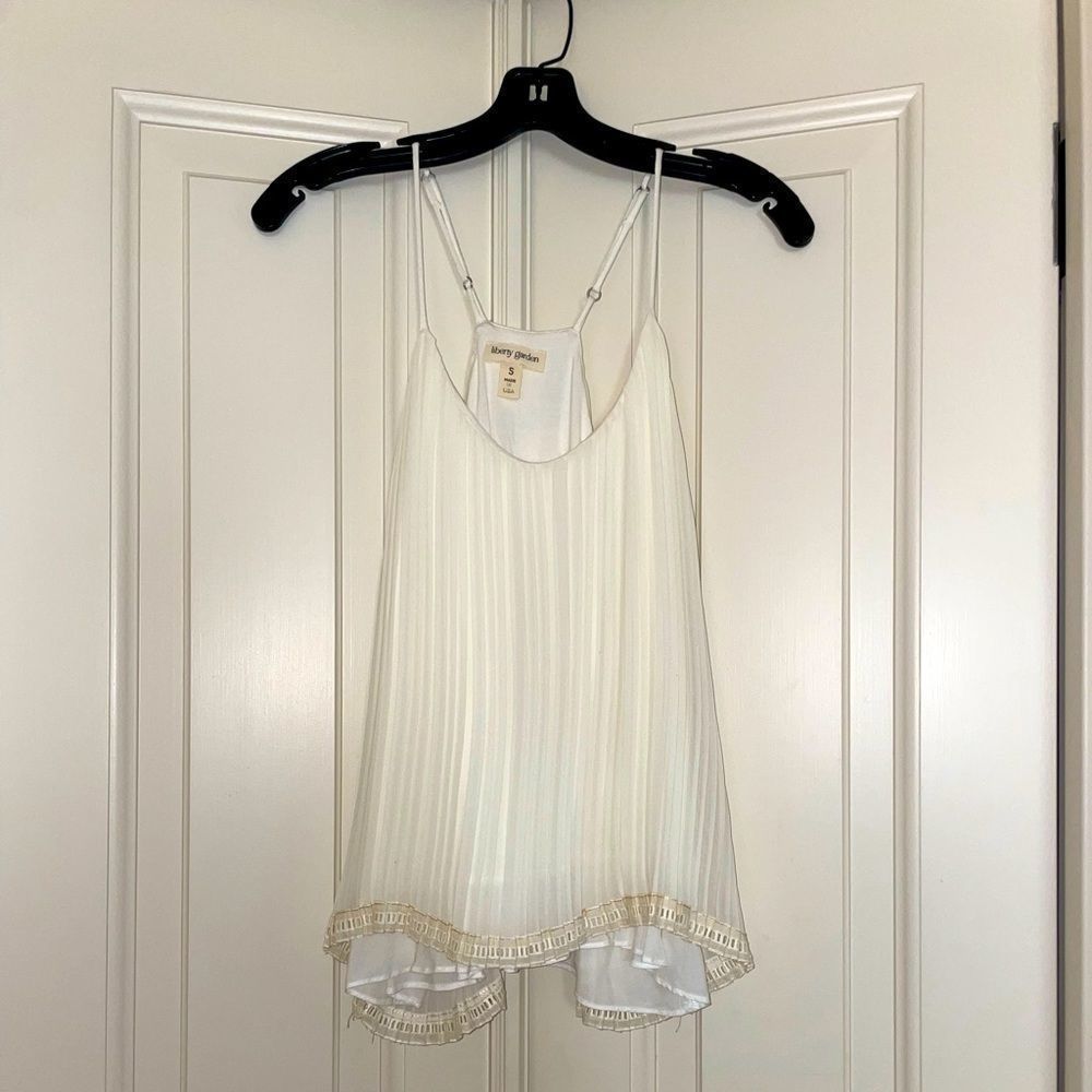 Liberty Gardn White Pleated Tank